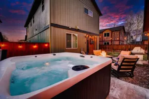 Image of Downtown Sisters Suite - HOT TUB - Dog Friendly