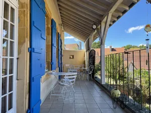 Image of Charming 18th-Century House with Garden, Near Lake & Attractions, Perfect for Families & Friends