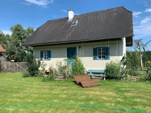 Image of Kellerstoeckl-am-veganen-Bio-Lebenshof-nur-fuer-Hundefreunde-empfohlen