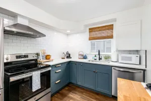 Image of City Boho ✦ New Kitchen ✦ King Bed ✦ WFH