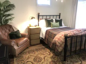 Image of Gorgeous Green Room Suite, Safe, Quiet