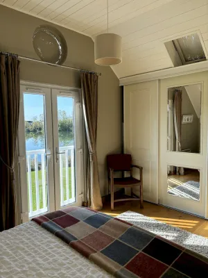 Image of Kinsale Lodge · Cotswolds Lakeside - Spring Lake