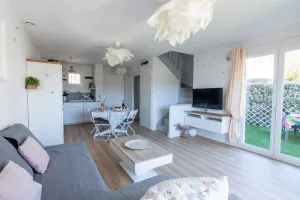 Image of La Petite Poule Rousse - Maison avec piscine