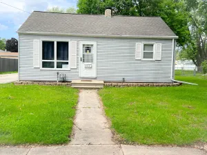 Image of Walk to Lambeau Field! Cozy 2 bedroom, 1 bath.  Sleeps 8