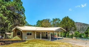 Image of Bluebird View: level 2bed\/2 bath, cozy home with hot tub and Sierra Blanca views!