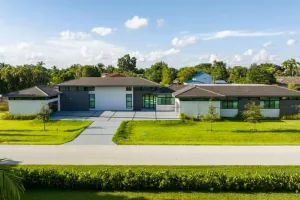 Image of 2022 Mansion 7000 sf\/Pool\/Gameroom\/Theater