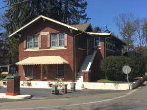 Image of The Filling Station of Black Mountain; 3BR\/1BA -Newly added daybed in sunroom!