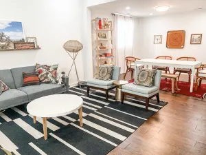 Image of Spacious, updated and centrally located 4bed\/2bath