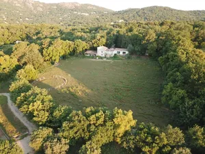 Image of Le Charme Authentique et Bohème de la Pleine Nature Dans le Golfe de St Tropez