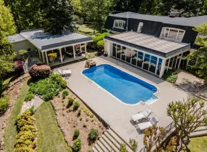 Image of Windsor Estate overlooking the lake