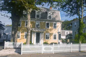 Image of Charming 1-bedroom condo in East End of Provincetown with parking.