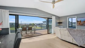Image of 42 Songlark