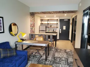 Image of Backstage Vibe Lancaster Charm-ADA Suite w\/Roll-in Shower & Hearing Accessible