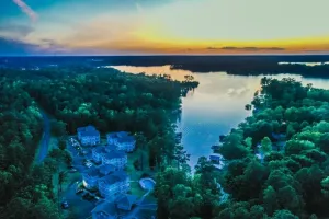 Image of 3 BR Lake Retreat King Bed, Deep Water Docks, & High Speed Wi-Fi