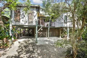 Image of Beautiful Beachhouse In Central Point Lookout