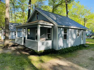 Image of CABIN #3 WITH LAKE VIEW AT HIGGINS LAKE - TRUE NORTH CABIN RENTALS