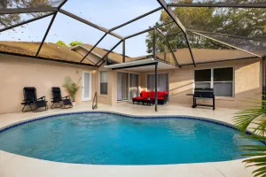 Image of Queen Guest Suite with Pool View and Nearby Lake