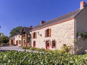 Image of Chambre rustique avec lit king-size, salle de bains privée et petit-déjeuner près de Nantes. - FR-1-306-1250