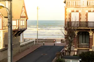Image of Bright apartment, partial sea view, 2 balconies, beach less than 50m away, center of Cabourg