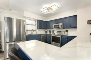 Image of Stylish modern 4\/3 family home in Overland Park