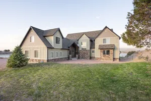 Image of Closest House to Yuba Lake!