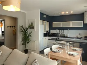 Image of Appartement Moderne 2 Ch. - Proche Plage - Box WiFi - Tout Confort - FR-1-323-280