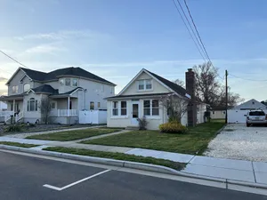 Image of Close to Jenkinson's, parking, beach access, safe, spacious, 4 bedroom