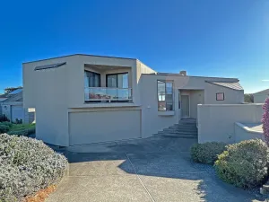 Image of The Starship - 2nd tee, great ocean views, nice modern home.