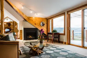 Image of A peaceful luxurious retreat with stunning mountain views & nearby skiing!