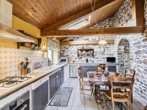 Image of Wonderful private villa for 8 guests with WIFI, TV, pets allowed and parking