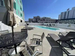 Image of 4 Bdr - POOL - Steps to BEACH - Elevator
