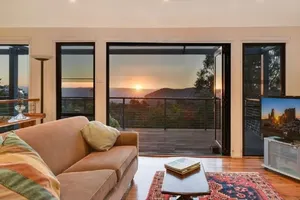 Image of Narrow Neck Views - Peaceful 4 Bedroom Home with Stunning Views!