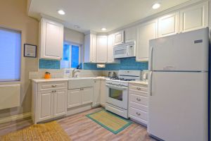 Image of 359SC: Cozy Triplex Unit C,Lower level, 2.5 Blocks to Beach + WIFI - 359 Sumner