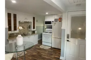 Image of Modern and stylish upstairs one bedroom apartment.
