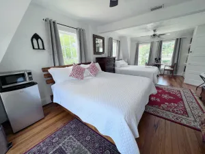 Image of Junior Suite - Large, 2 king beds, 1 private bath in great and historic location
