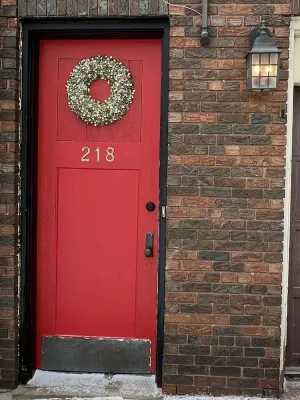 Image of Charming Carriage House near VanderVeer Park