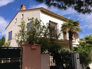 Image of 3mn walk from the spacious T4 Beach, 3 bedrooms in villa with large garden