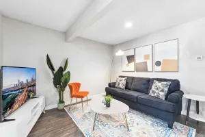 Image of Quaint King Bed 1BR, 5 Min to DT