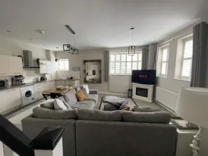 Image of Stylish mews house in central Altrincham Centre