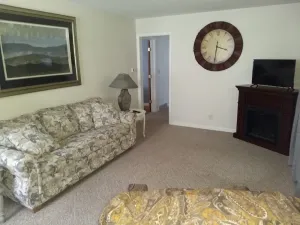 Image of Comfort, friendly, low crime, close to parks, hospitals, shopping