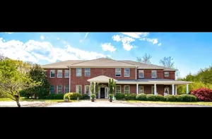 Image of 10 bedroooms\/baths, 4 mi from VT
