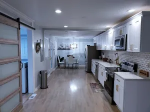 Image of Spacious 3 BR w\/ 2 BA close to Downtown Atlanta