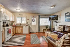 Image of Walk 2 Lake & Beaches Dining Shopping from your LakeHouse
