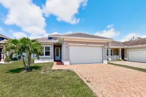 Image of Sunny abode with a patio, adult bikes, washer\/dryer, and AC - snowbird friendly