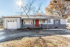 Image of Relaxing and spacious single family in heart of Overland Park