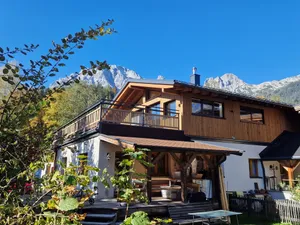 Image of Comfortable vacation home near ski slopes, large sunny garden
