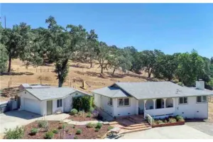 Image of Hilltop Oasis w\/4 Roomy Bedrooms & Striking Views
