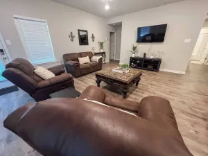Image of Looking for the best home away from home? Complete with an entire office room-perfect for work!