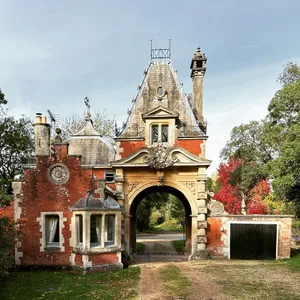Image of Historic 2 bed gatehouse in private parkland