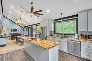 Image of Cozy House on the Hill-Flexible Term for Traveling Professionals
